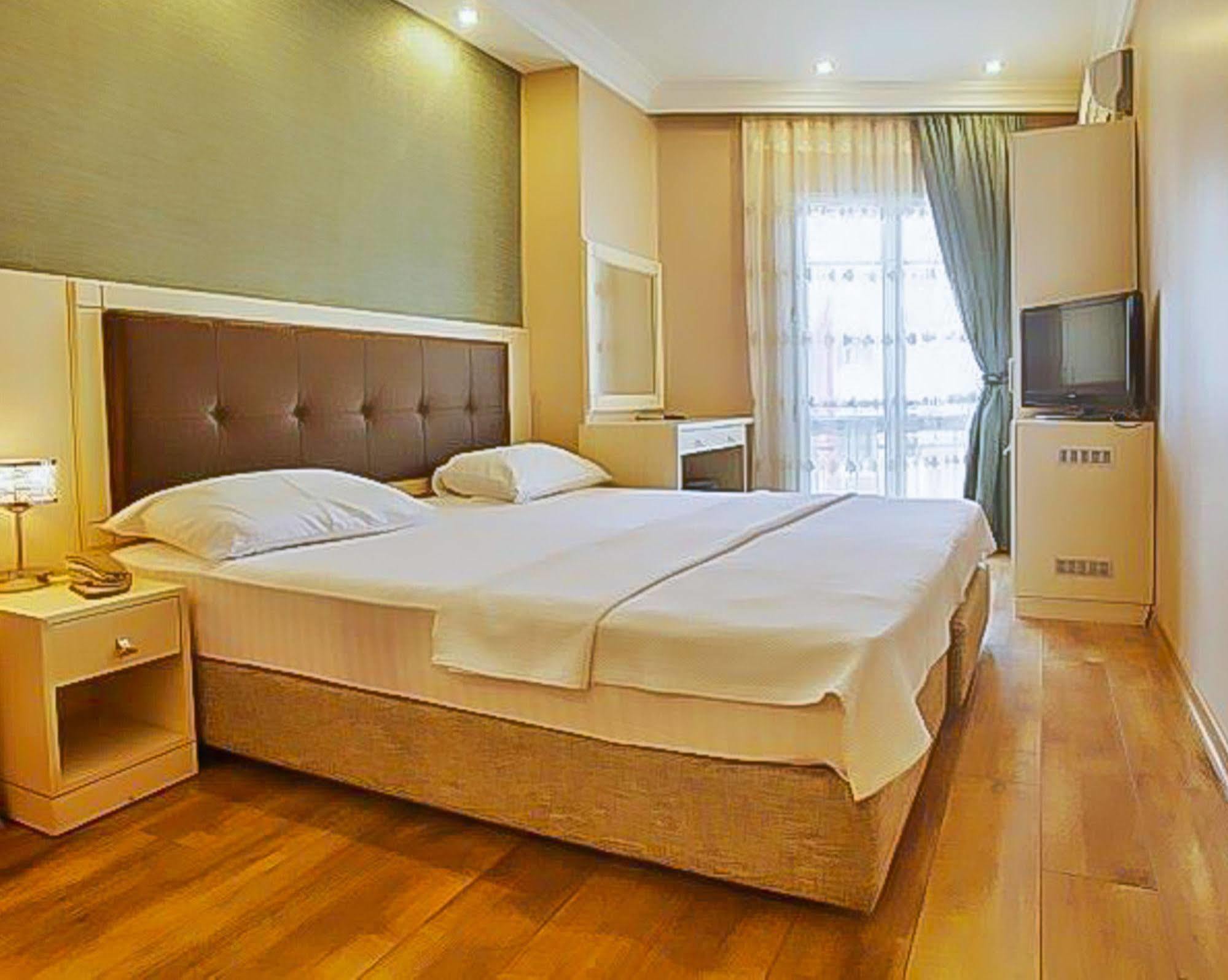 Buyukada Princess Hotel Adalar Exterior photo