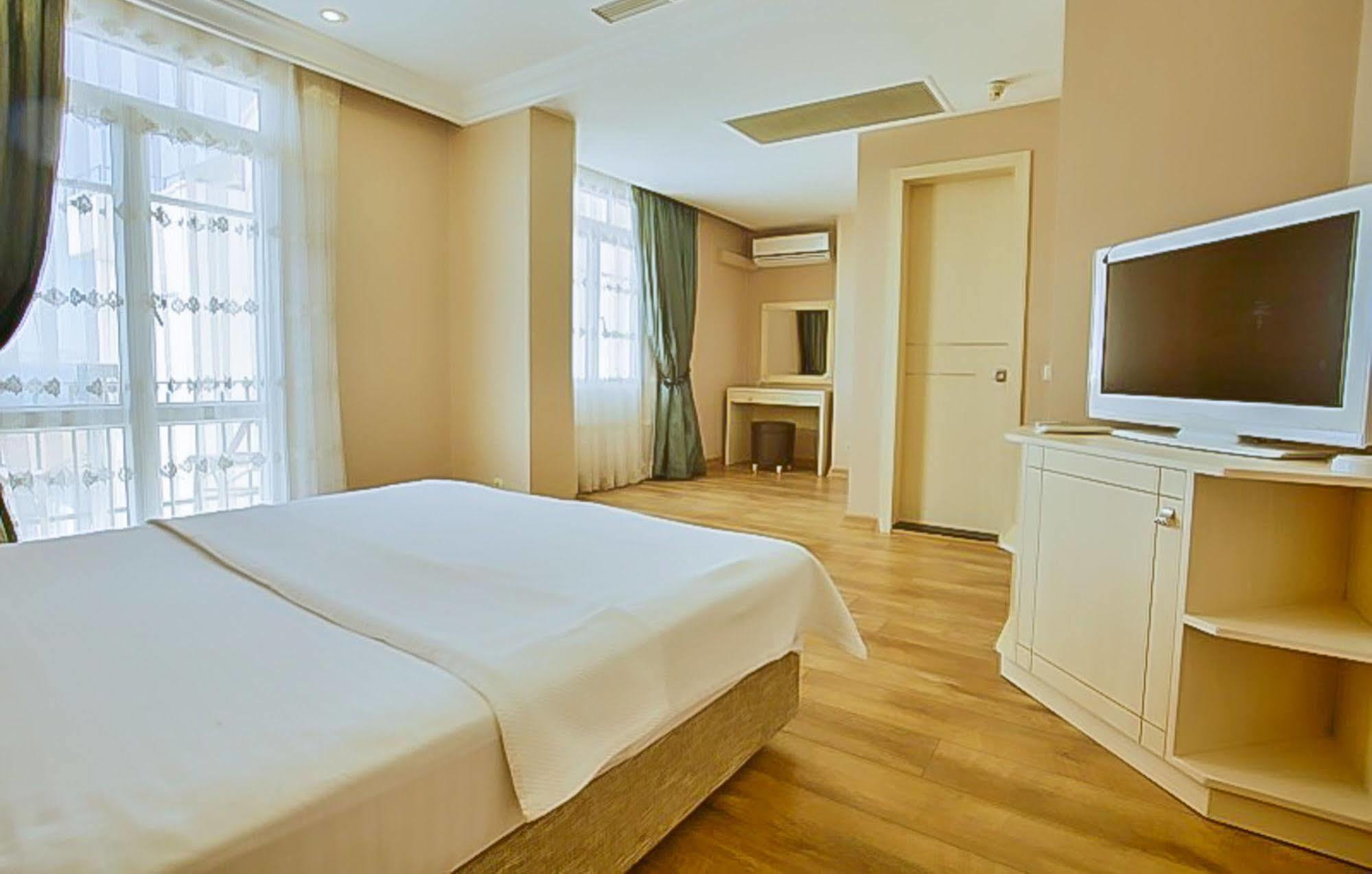 Buyukada Princess Hotel Adalar Exterior photo