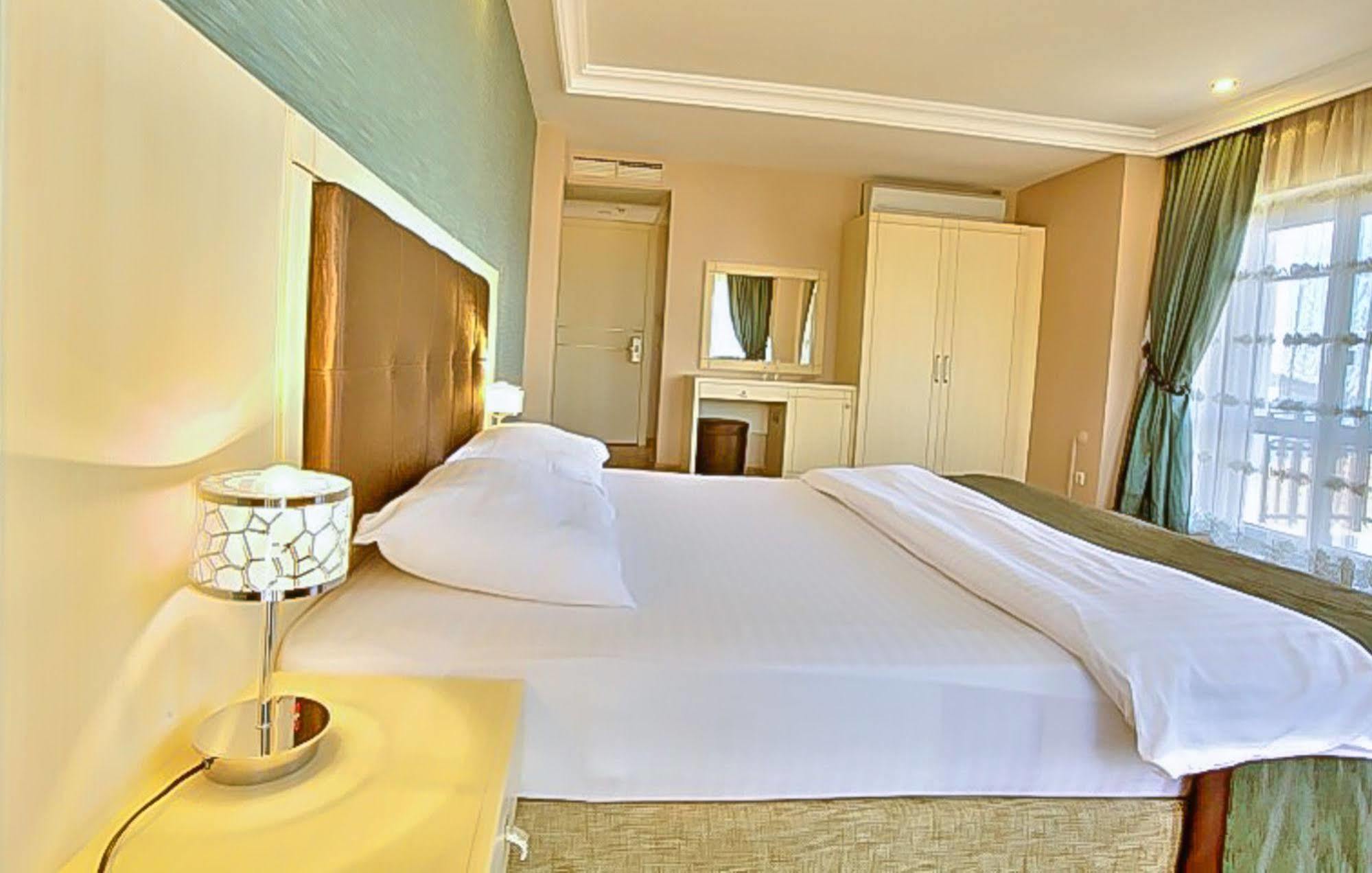 Buyukada Princess Hotel Adalar Exterior photo